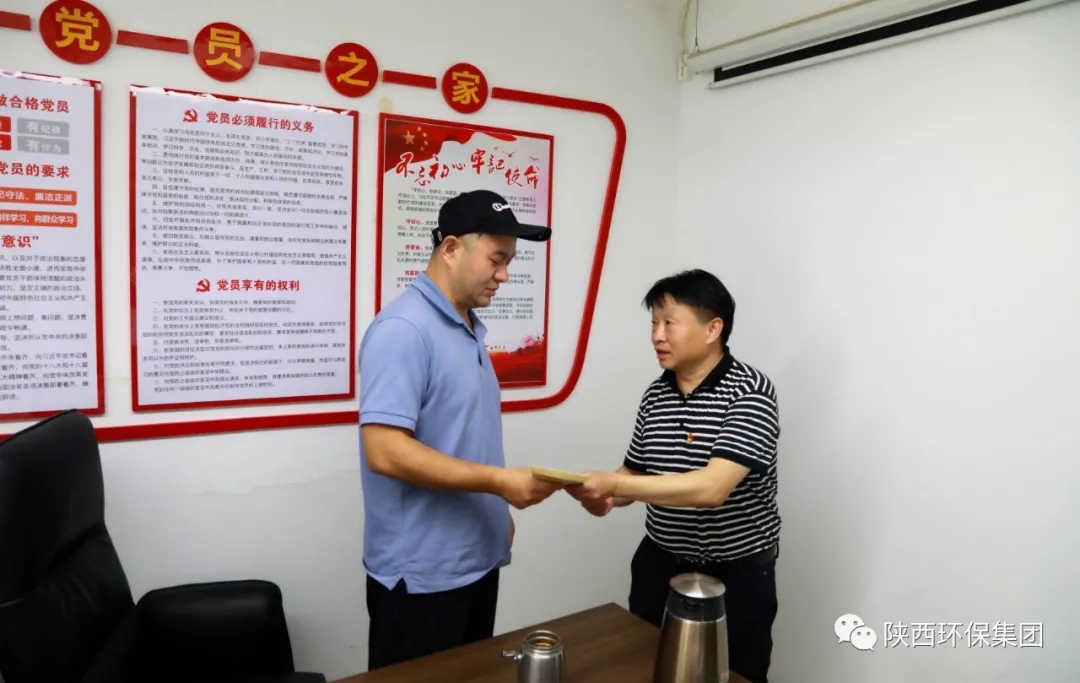 熊良虎探望慰问生涯难题党员 熊良虎探望慰问生涯难题党员
