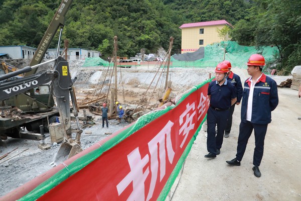 熊良虎到鼎丰矿业公司查抄领导工作 熊良虎到鼎丰矿业公司查抄领导工作