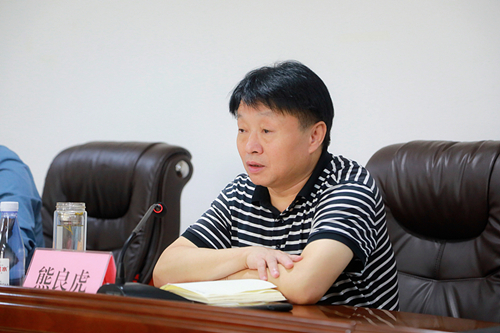 熊良虎在集团在延企业调研时强调:大干四个月 全力冲刺年度指标 熊良虎在集团在延企业调研时强调:大干四个月 全力冲刺年度指标